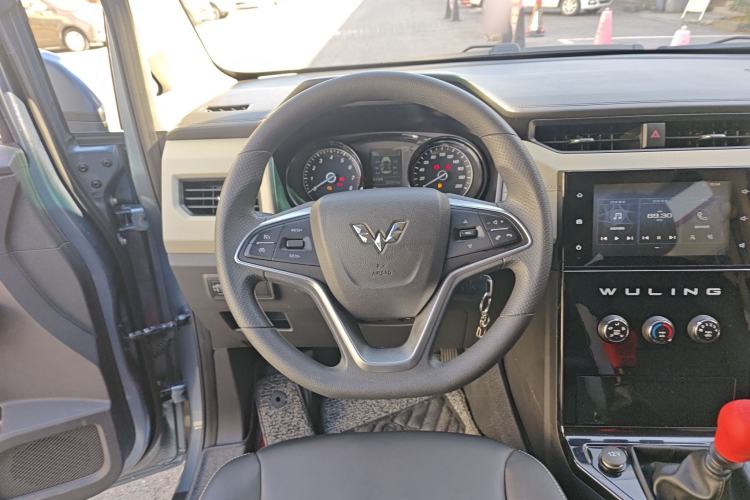 Used Wuling Hongguang PLUS 2019 1.5T Manual Luxury 7-Seater
