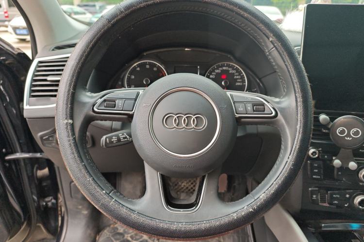 Used Audi Q5 2017 Plus 40 TFSI Technology Model Steering Wheel