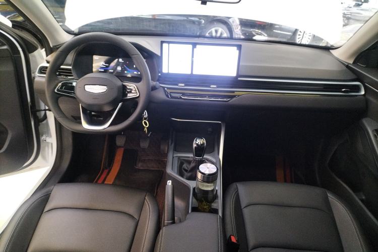 Used Geely Auto Emgrand 2026 Model 4th Generation 4 Millionth Anniversary Edition 1.5L Manual Overdrive Edition Center Console