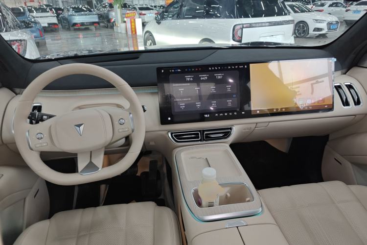 Used Deepal S09 2025 Four-Wheel Drive Ultra+ Custom Edition Center Console