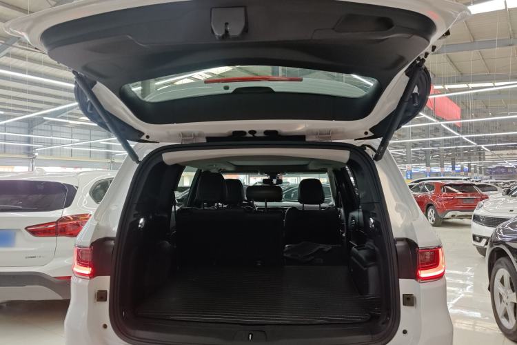 Used Jeep Commander 2018 2.0T Two-Wheel Drive Enjoyment Version China VI Emission Standard