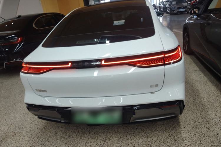 Used Geely Galaxy E8 2024 665 km Range Rear-Drive Starship Long-Range Version
