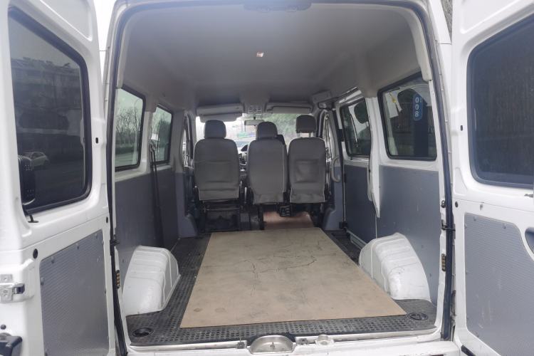 Used SAIC MAXUS Xintu V80 2021 2.0T Manual Classic Aoyuntong Short Wheelbase Mid-Roof 5/6-Seater
