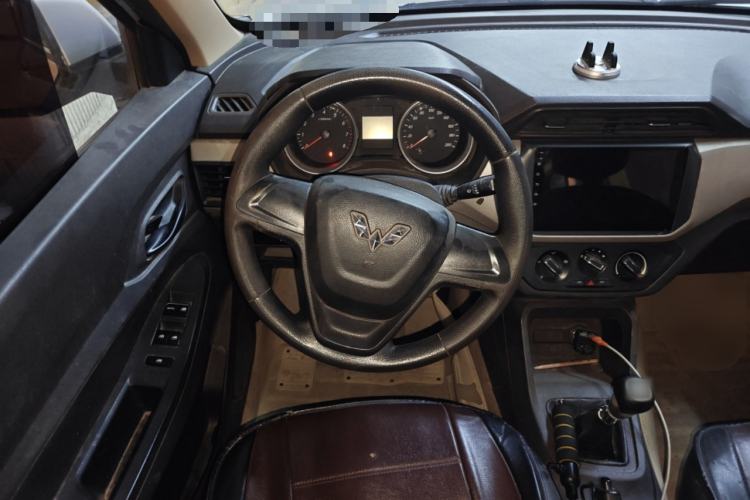 Used Wuling Hongguang 2018 1.5L S Standard Version L2B Steering Wheel