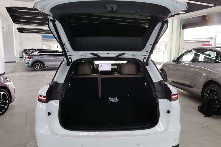 Used Li Auto i6 2025 Model Two-Wheel-Drive Standard Type
