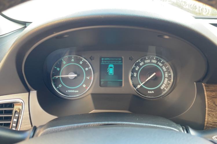 Used JAC Refine M5 2014 Colorway 2.0T Gasoline Automatic Business Edition