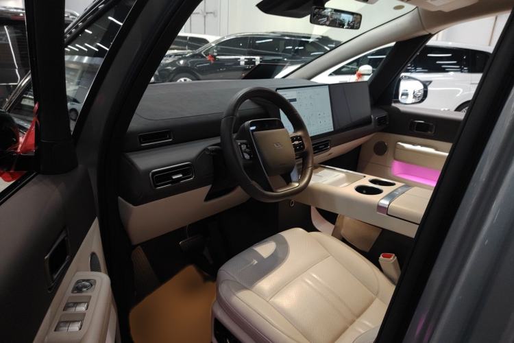 Used Li Auto MEGA 2024 Ultra Model
