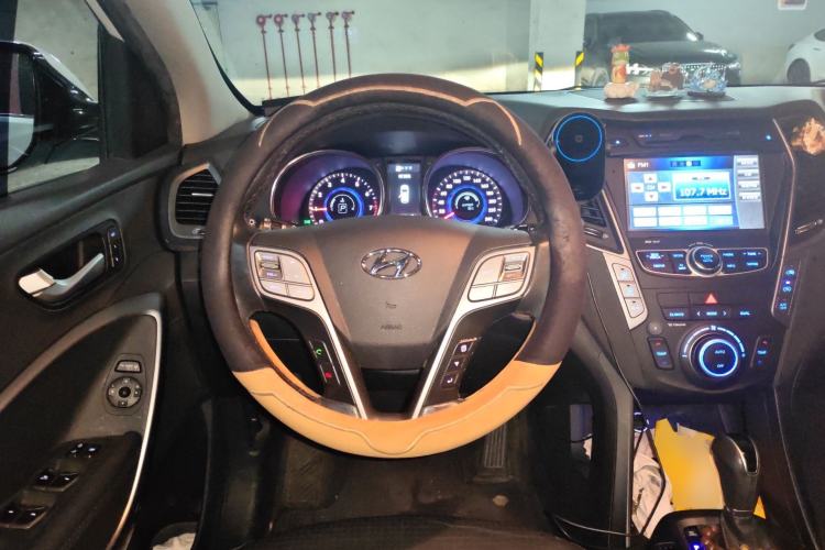 Used Hyundai Santa Fe 2013 Revised Version 2.0T Automatic All-Wheel Drive Top-Tier Trim