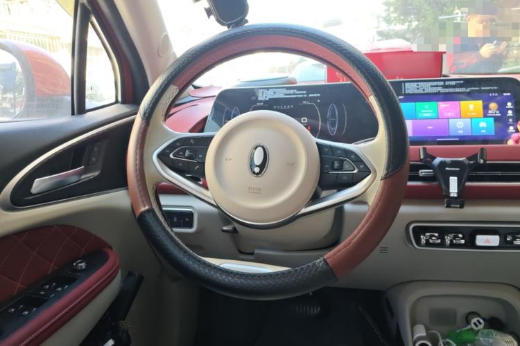 Used ORA Good Cat 2022 400km Standard Range Luxury Version Lithium Iron Phosphate Steering Wheel
