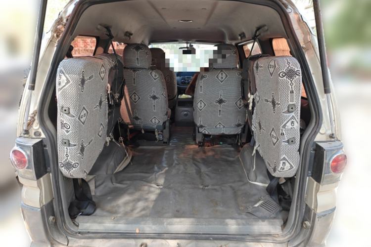 Used FORTHING Lingzhi 2013 M3 1.6L 7-Seater Comfort Model Trunk