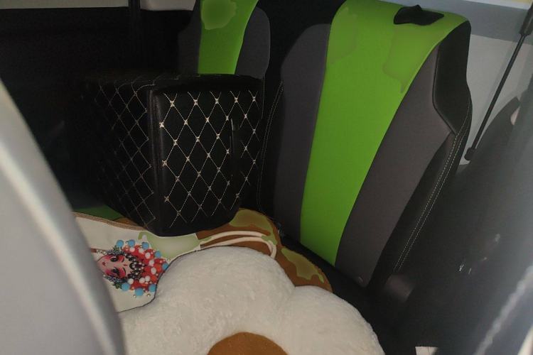 Used Roewe Clever 2021 302 km New Four-Seater Super-Efficient Version Left Rear Seat