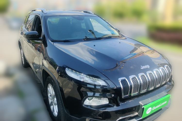Used Jeep Cherokee 2016 2.4L Leading Edition Front Right 45 Deg