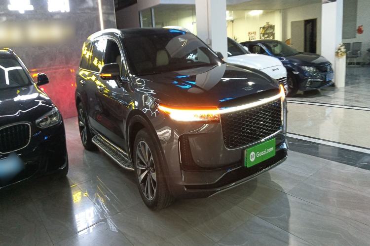 Used Li Auto ONE 2020 Extended-Range 6-Seater Version Front Right 45 Deg