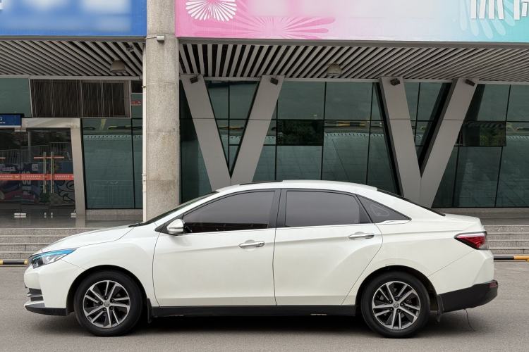 Used Venucia D60 2018 1.6L CVT Smart Connect Elite Edition
