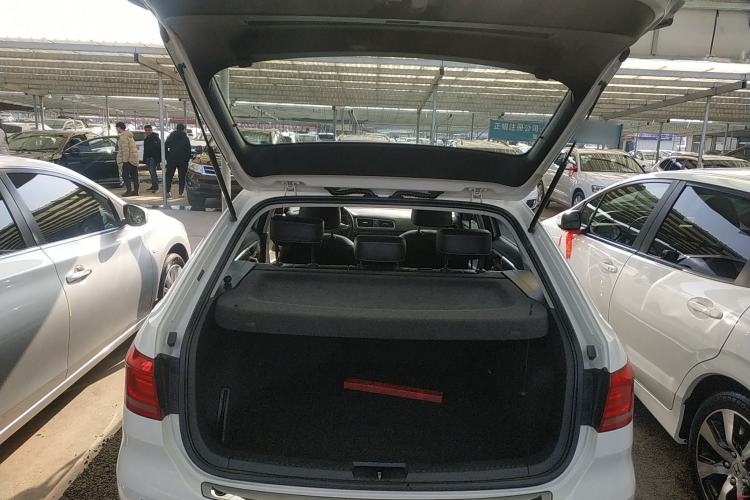 Used Volkswagen Cross Lavida 2014 1.6L Automatic