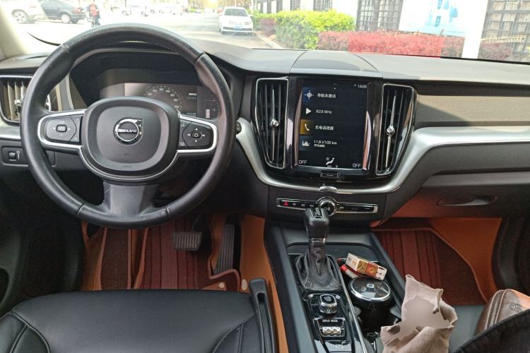 Used Volvo XC60 2018 T4 Zhiyi Edition Center Console