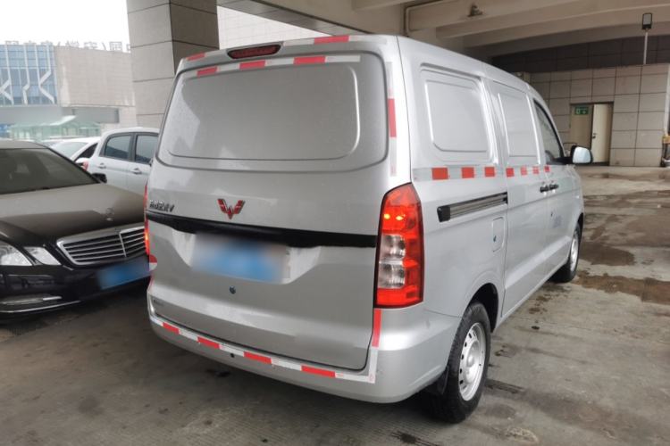 Used Wuling Hongguang V 2022 1.5L Jingqu Edition Enclosed-Window Vehicle with Electric Power Steering LAR

