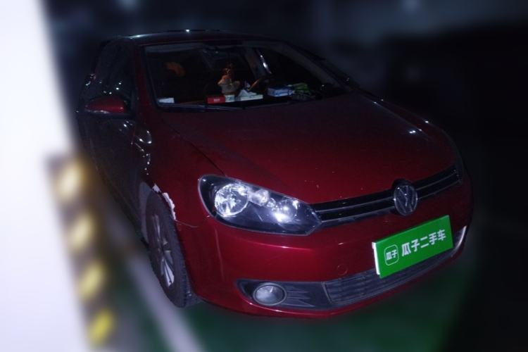 Used Volkswagen Golf 2011 1.6L Automatic Fashion Edition Front Right 45 Deg