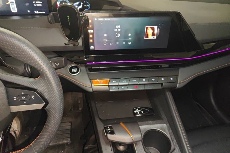 Used Changan UNI-V 2023 1.5T Prestige Model
