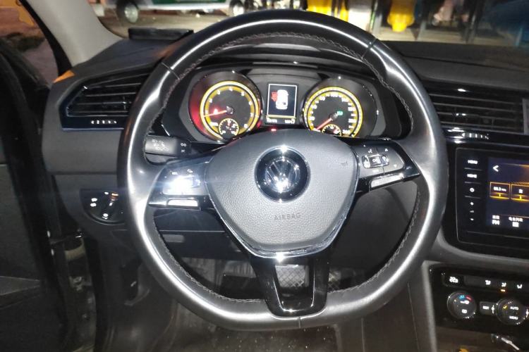 Used Volkswagen Tiguan L 2019 330TSI Automatic Two-Wheel Drive Panoramic Comfort Edition China VI Standard