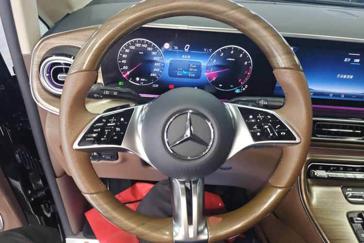 Used Mercedes-Benz V-Class 2024 V 300 Pilot Edition
