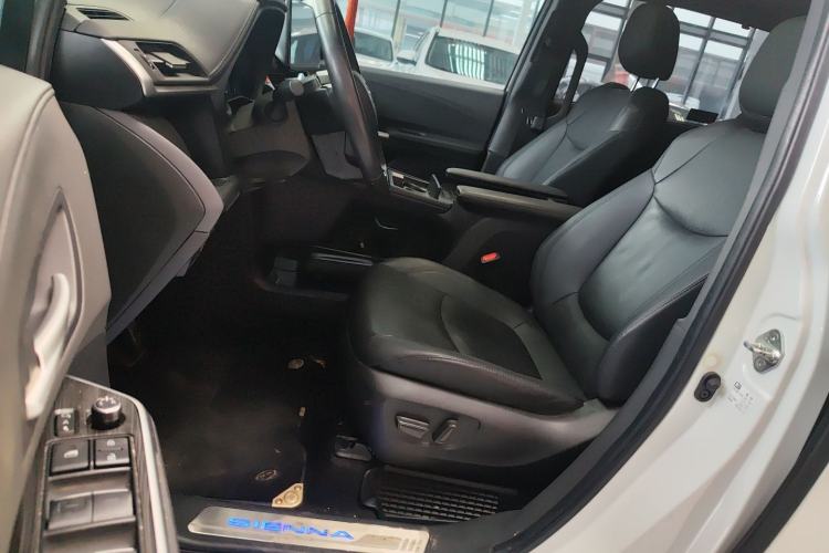 Used Toyota SIENNA 2021 2.5L Hybrid Premium Edition