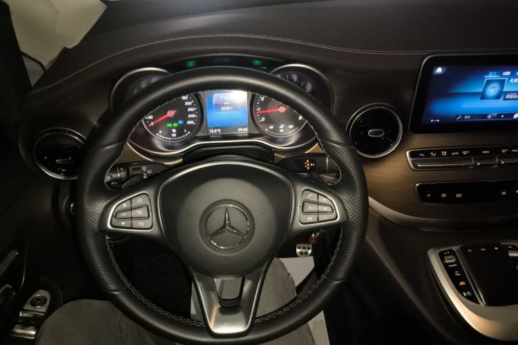 Used Mercedes-Benz V-Class 2022 V 260 L Long-wheelbase Luxury Edition Center Console