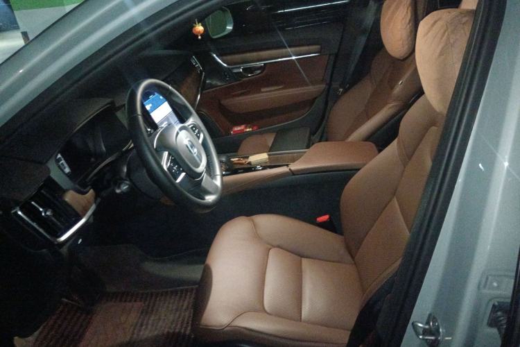 Used Volvo V90 2024 Cross Country B5 AWD Smart Range Edition
