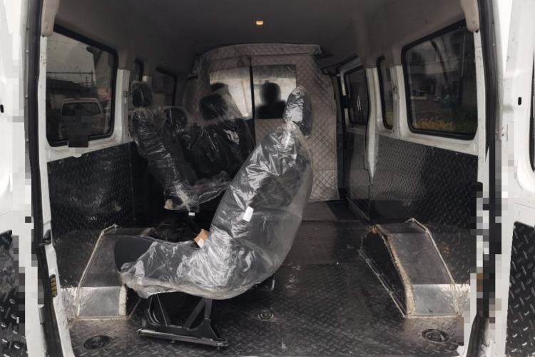 Used SAIC MAXUS Xintu V80 2024 Aotong Value Edition 6MT Long-Wheelbase Mid-Roof Model with 127 Ps Available in 6/7/8/9-Seater Configurations Trunk