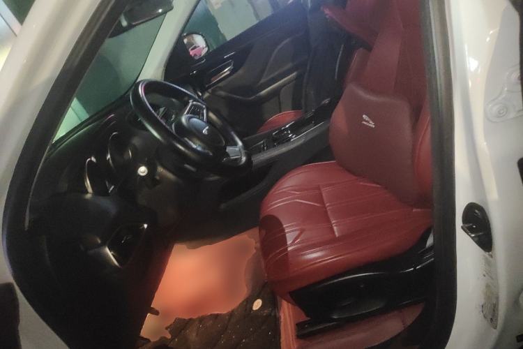 Used Jaguar F-PACE 2018 2.0T Two-Wheel Drive Urban Deluxe Edition