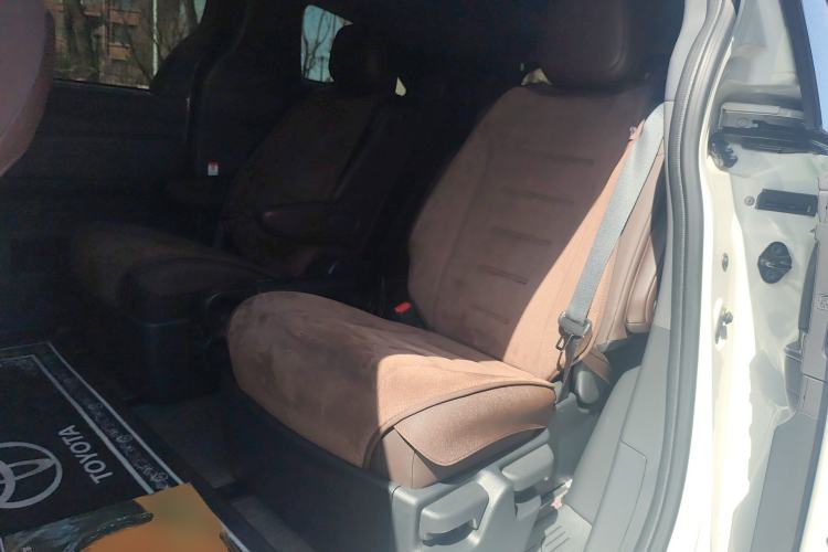 Used Toyota Granvia 2024 2.5L Hybrid Prestige PLUS Four-Wheel Drive Version Left Rear Seat