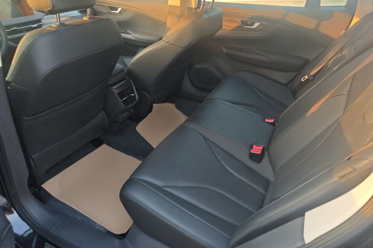 Used Hongqi E-QM5 2022 431 km Charge & Enjoy Edition