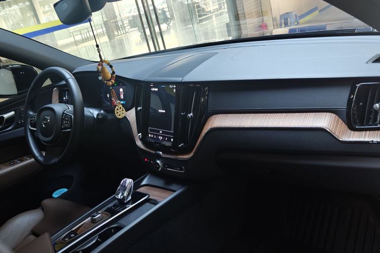 Used Volvo XC60 2025 B5 Four-Wheel Drive Smart & Advanced Luxury Edition