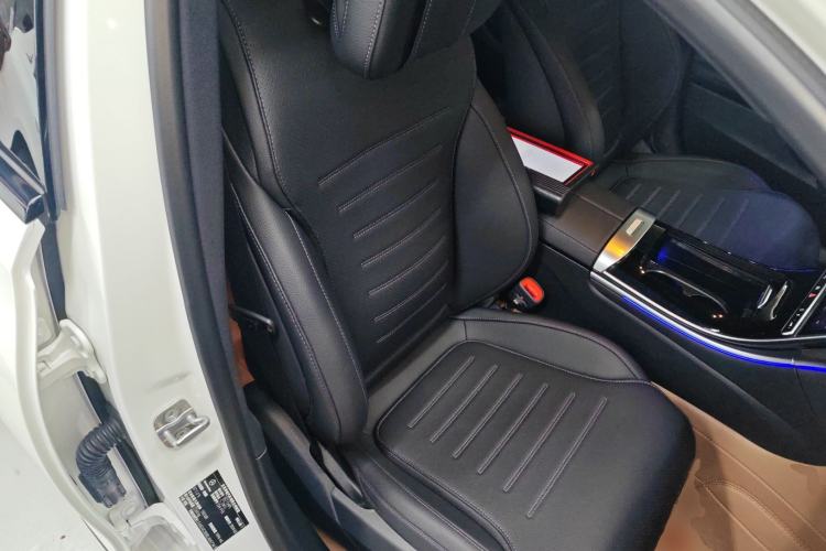 Used Mercedes-Benz C-Class 2024 Second Facelift C 260 L Starry Night Sport Edition Right Front Seat