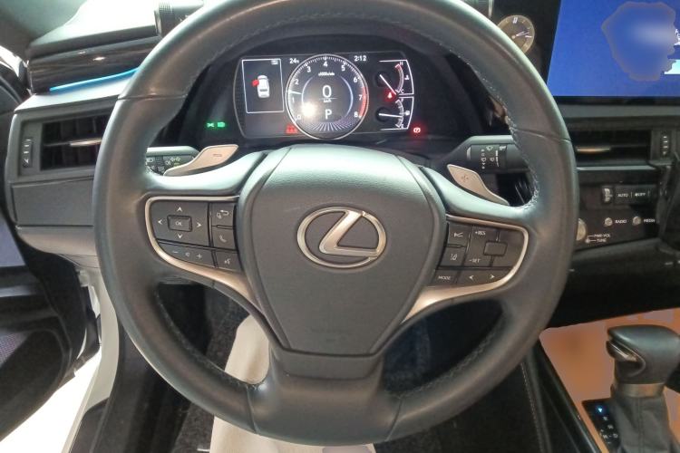 Used Lexus ES 2023 200 Excellence Edition
