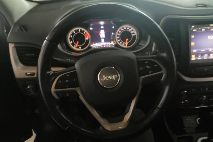 Used Jeep Cherokee 2017 2.0L Superior Edition