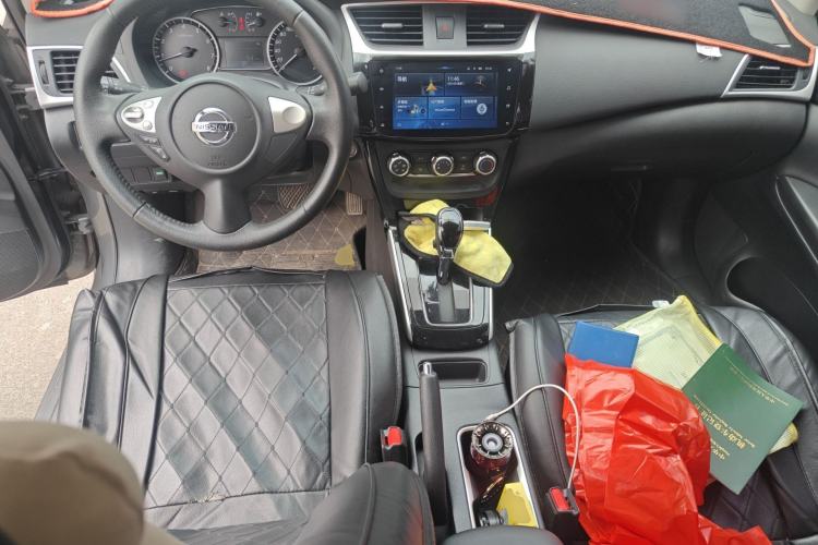 Used Nissan Sylphy 2019 1.6XV CVT Smart Connect Luxury Edition China VI Standard Center Console