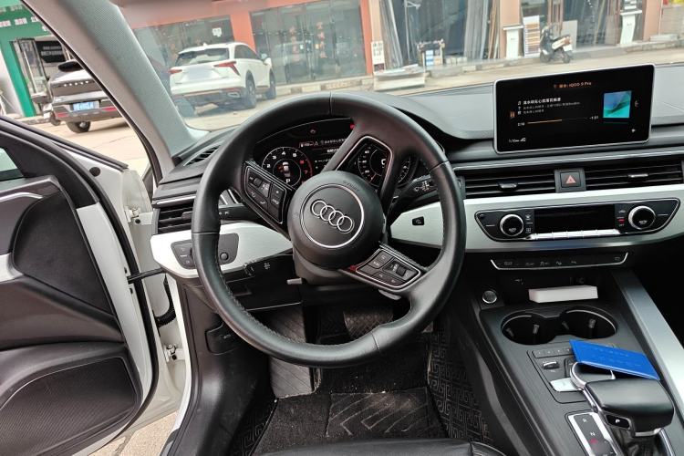 Used Audi A4L 2019 40 TFSI Fashion Edition China VI Emission Standard Steering Wheel