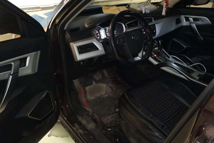 Used Geely Auto Emgrand X7 Sport 2018 1.8TD Automatic Two-Wheel Drive Zhiya Model