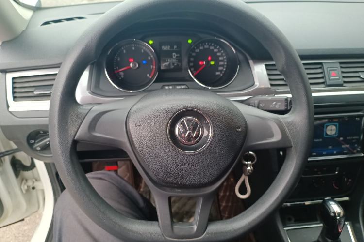 Used Volkswagen Bora 2016 1.6L Automatic Fashion Model Steering Wheel