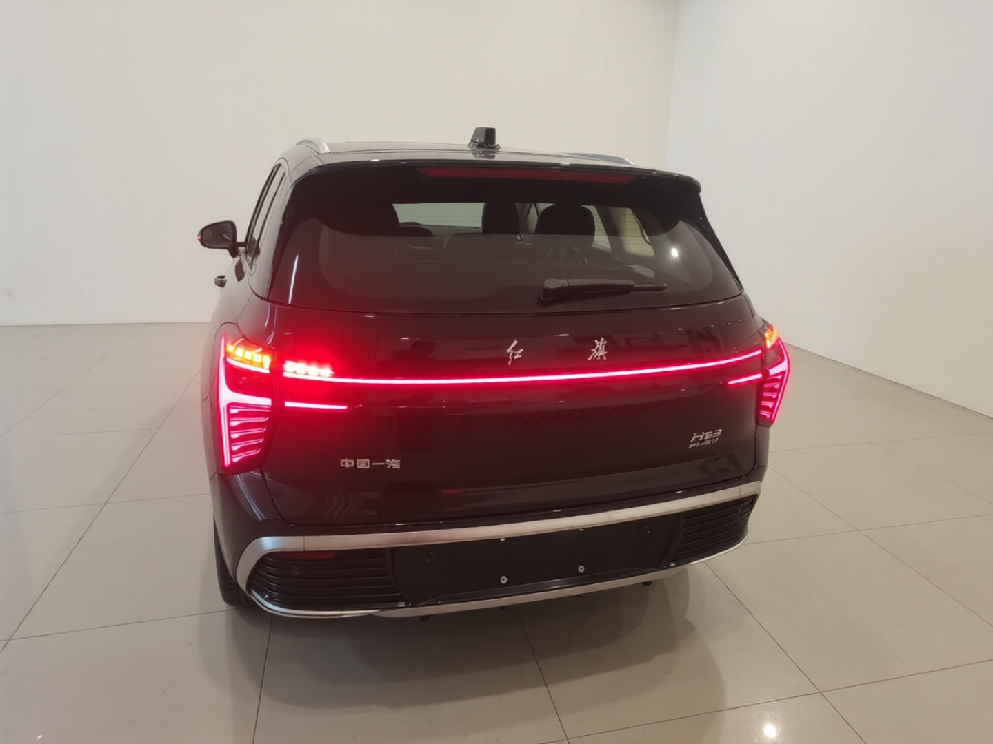 Hongqi HS3 PHEV 2025 Model 125km Jingwei PLUS 2 Millionth Anniversary Edition — снимка 5