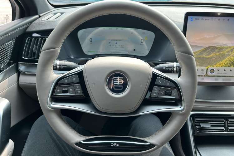 Used BYD Tang New Energy 2024 DM-i Glory Edition 112KM Prestige Model
