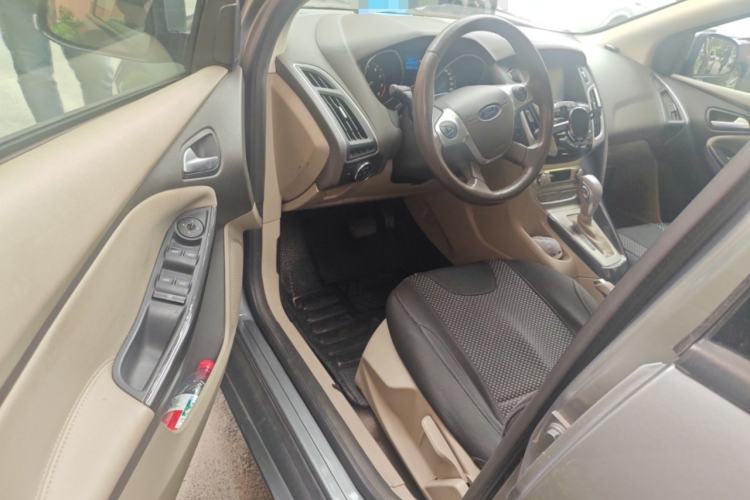 Used Ford Focus 2012 Sedan 1.6L Automatic Fashion Edition Driver Seat