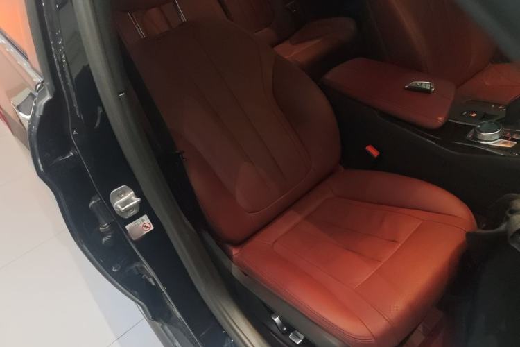 Used BMW 5 Series 2019 Restyled 530Li Luxury Edition M Sport Package Right Front Seat