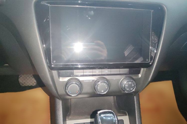 Used Skoda Octavia 2019 1.5L Automatic SmartDrive Comfort Edition China VI Standard