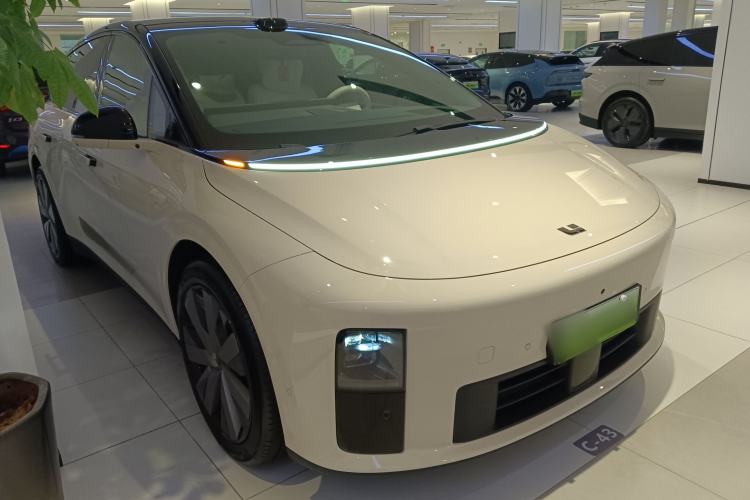 Used Li Auto i6 2025 Model Two-Wheel-Drive Standard Type Front Right 45 Deg