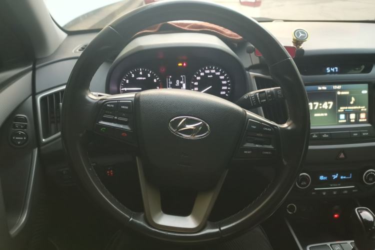 Used Hyundai ix25 2015 1.6L Automatic Two-Wheel-Drive Deluxe DLX Model
