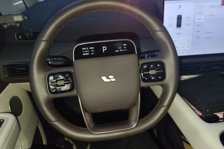 Used Li Auto MEGA 2024 Ultra Model
