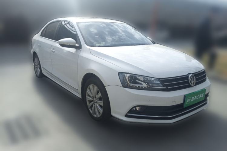 Used Volkswagen Sagitar 2015 230TSI Automatic Comfort Version Front Right 45 Deg