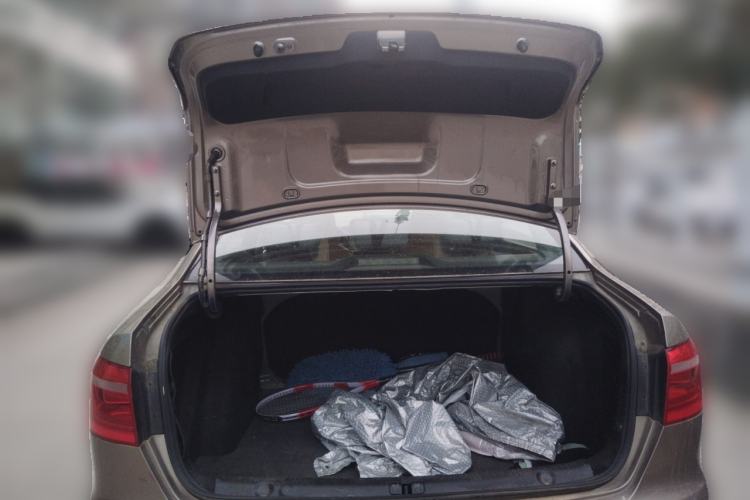 Used Volkswagen Lavida 2013 Revised Classic 1.6L Manual Fashion Edition Trunk